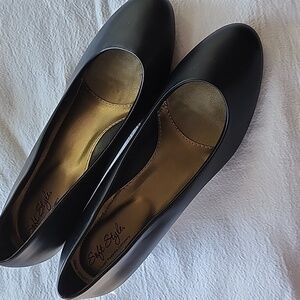 Soft Style Women's Elegant Black Flats